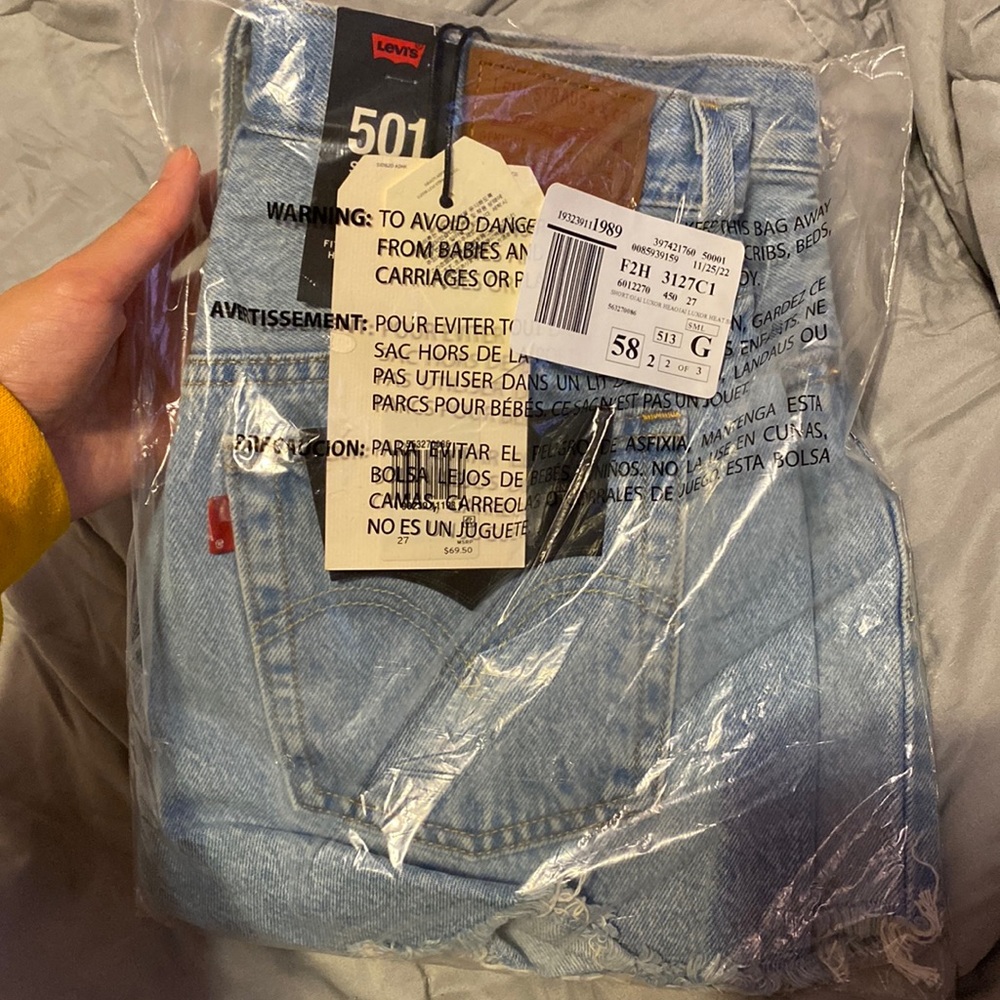NWT Levi’s 501 jeans size 27